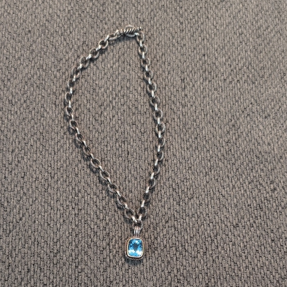 Elegant Silver Necklace with Blue Gemstone - Picture 2 of 4
